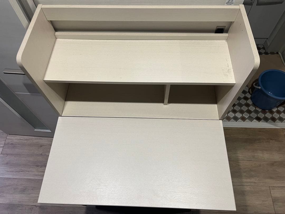 ニトリ　ホワイト折りたたみ式デスク