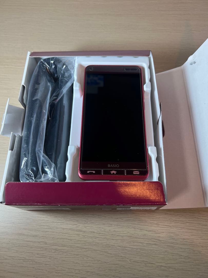 【美品】ベイシオBASIO スマートフォン 本体 レッド au