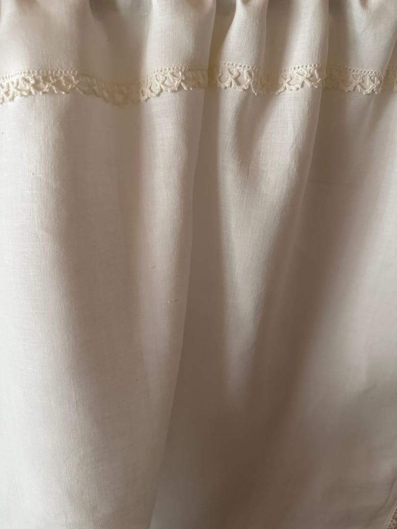 フランスアンティークと可愛いドイリーのカーテン
