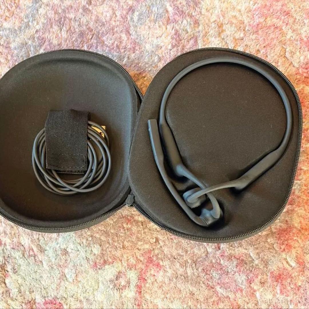 shokz骨伝導イヤホン ハードケース付き