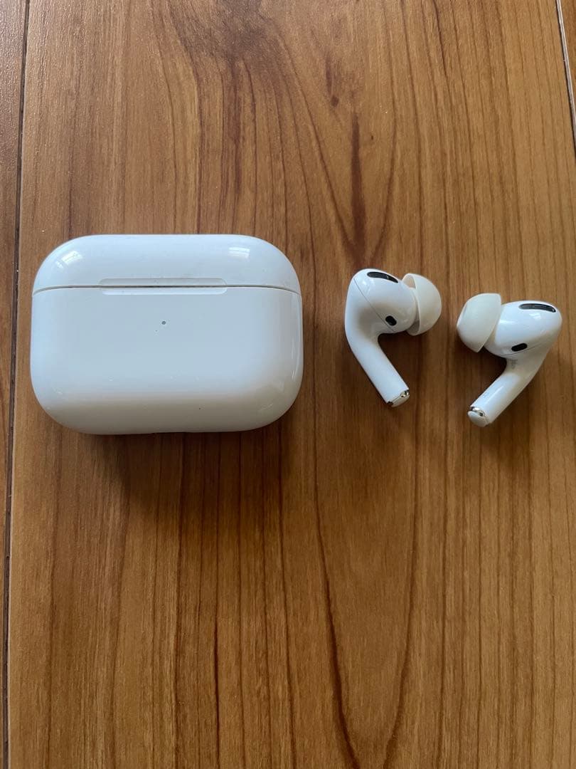 ①AirPods pro 本体 ホワイト 充電ケース付き