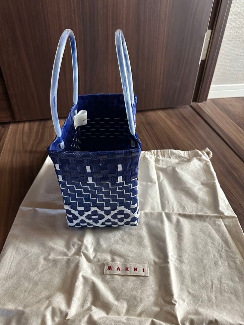 マルニMARNI ネイビー ホワイト かごバッグ