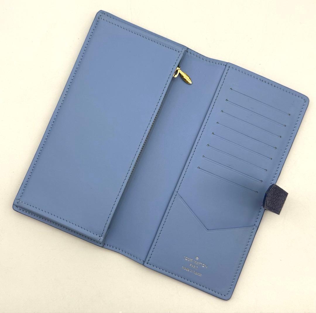 ルイヴィトン LV ヴェルティカル ウォレット カプシーヌ トリヨン ブルー