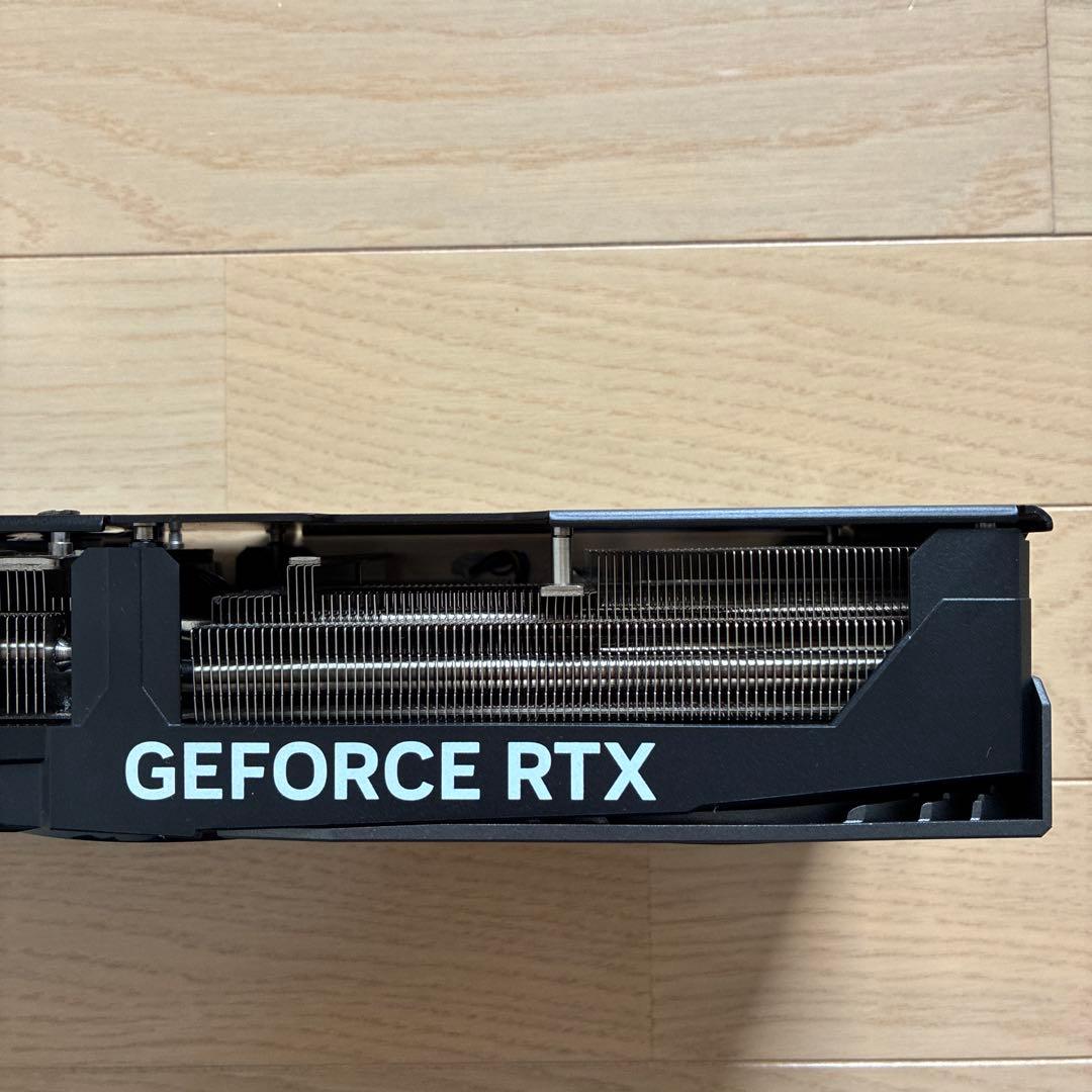 MSI RTX 4090 ヒートシンク　3連　ファン　バックプレート　LED