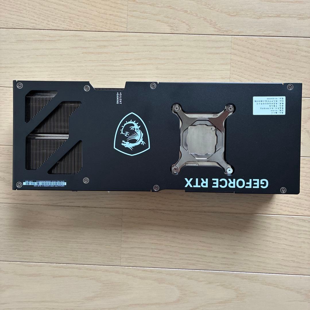 MSI RTX 4090 ヒートシンク　3連　ファン　バックプレート　LED