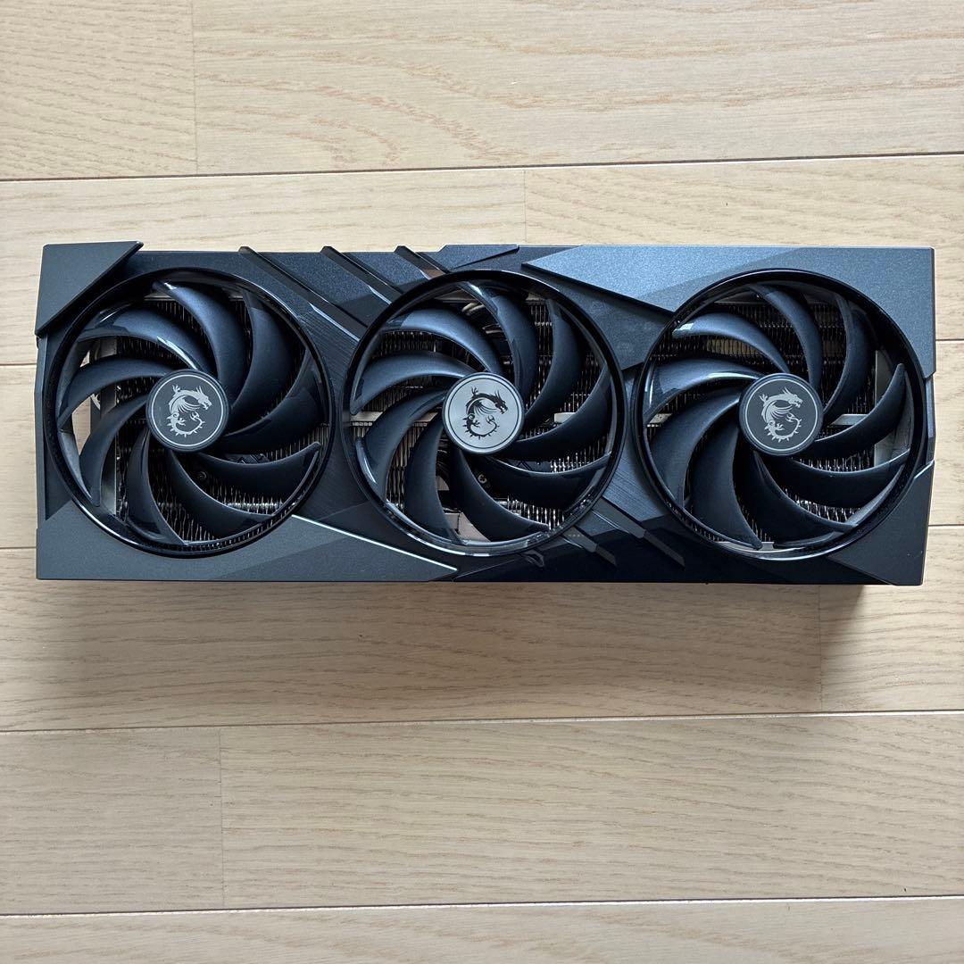 MSI RTX 4090 ヒートシンク　3連　ファン　バックプレート　LED