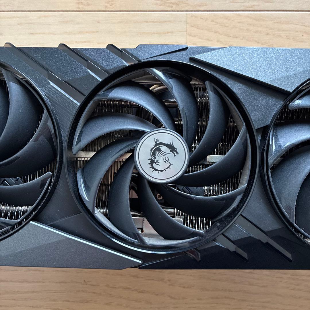 MSI RTX 4090 ヒートシンク　3連　ファン　バックプレート　LED