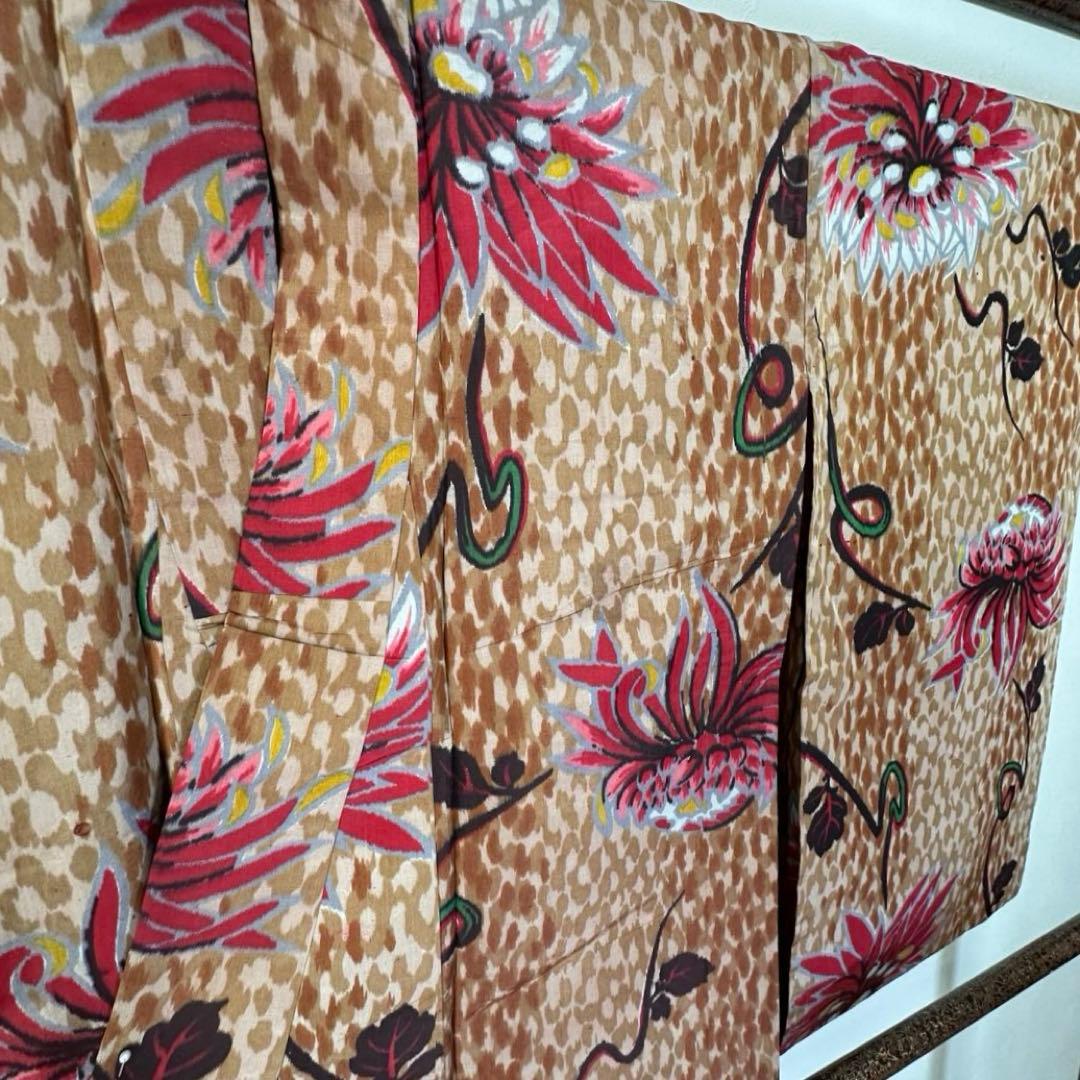 未使用品　袷　ばち襟　正絹　着物　146裄62　銘仙　茶色　赤　アンティーク