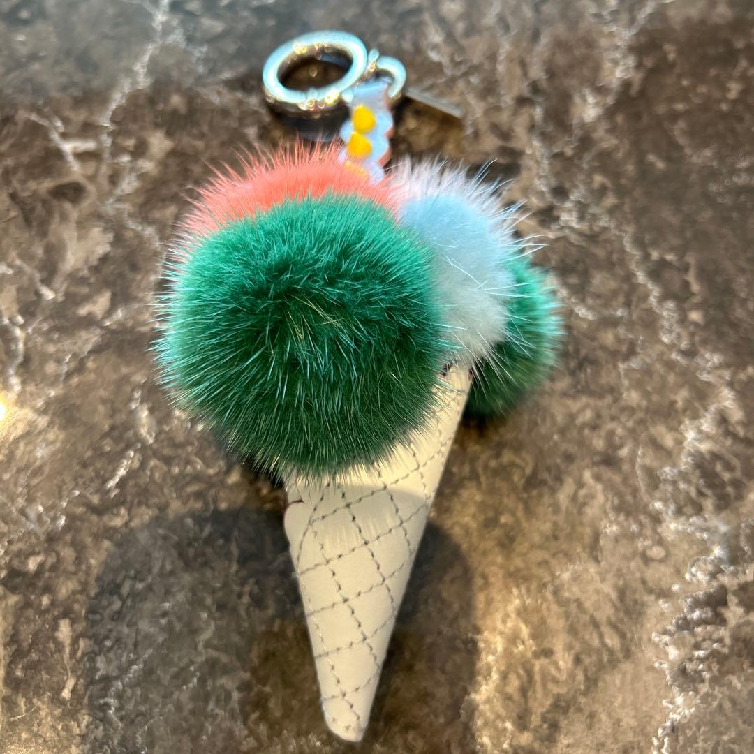 FENDIバックチャーム