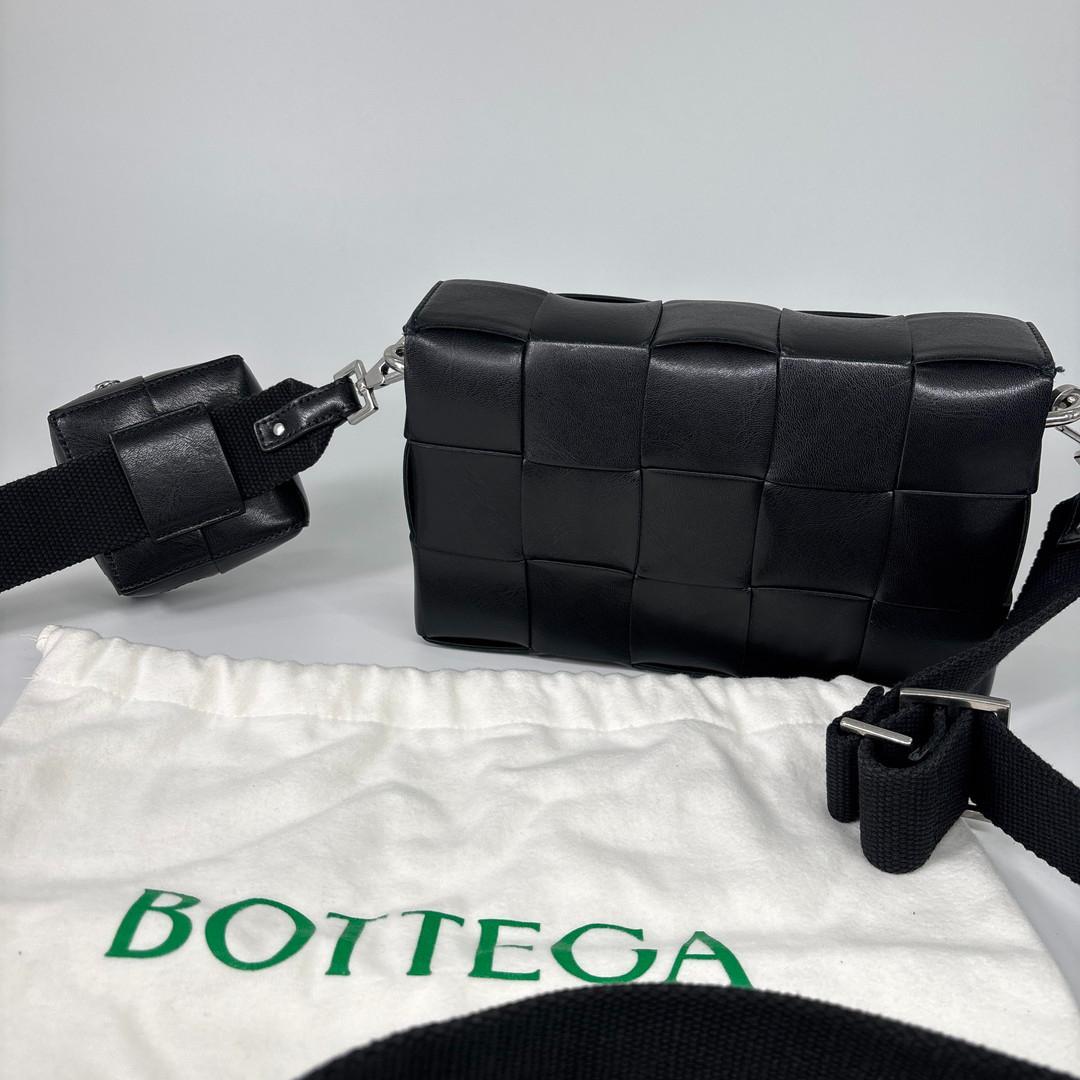 未使用 ボッテガヴェネタ イントレチャート ストラップポーチ ショルダーバッグ