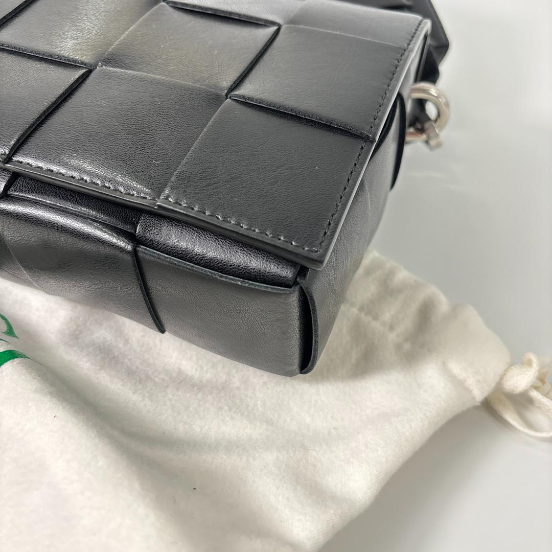 未使用 ボッテガヴェネタ イントレチャート ストラップポーチ ショルダーバッグ