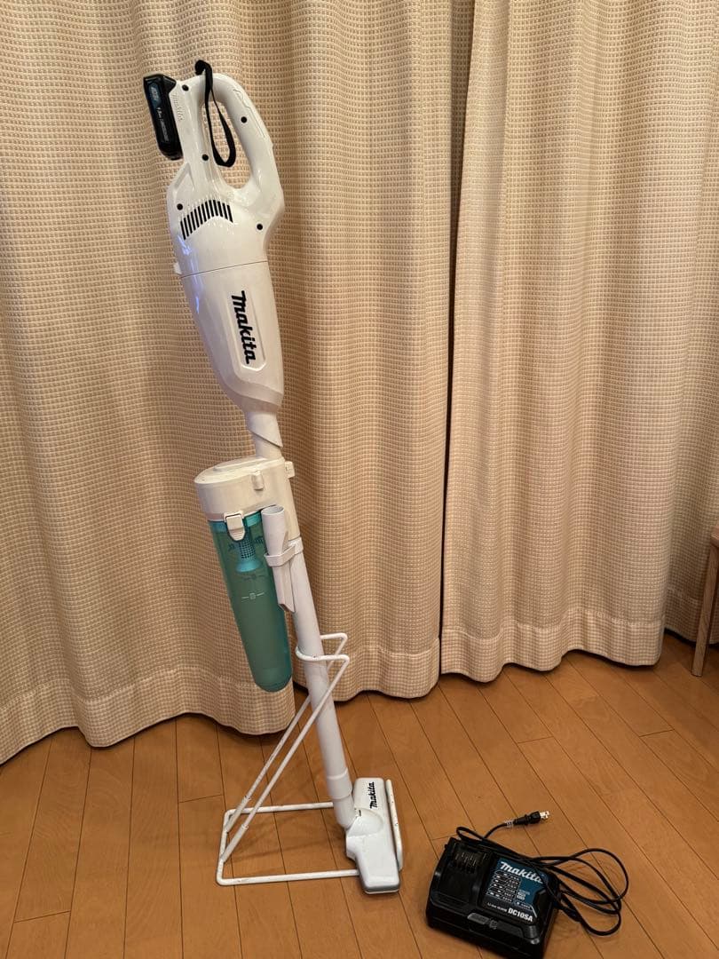 Makita マキタ　コードレス　サイクロン　スティッククリーナー 本体
