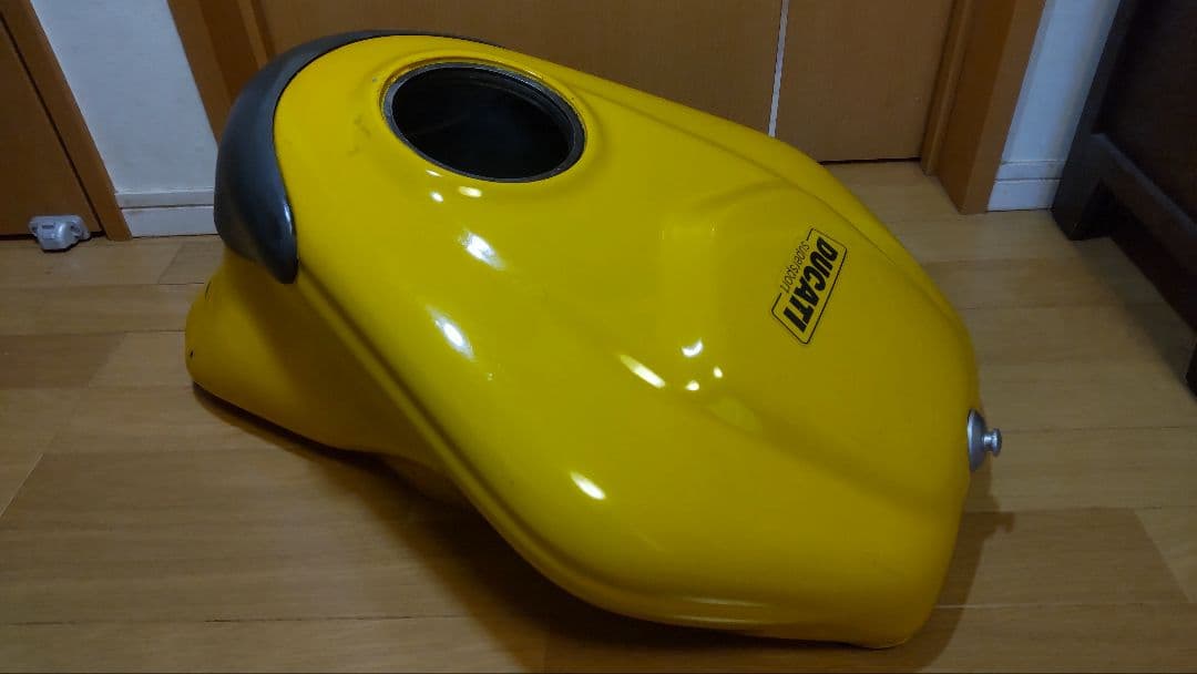 ドゥカティ　タンク　SS900　SS1000DS