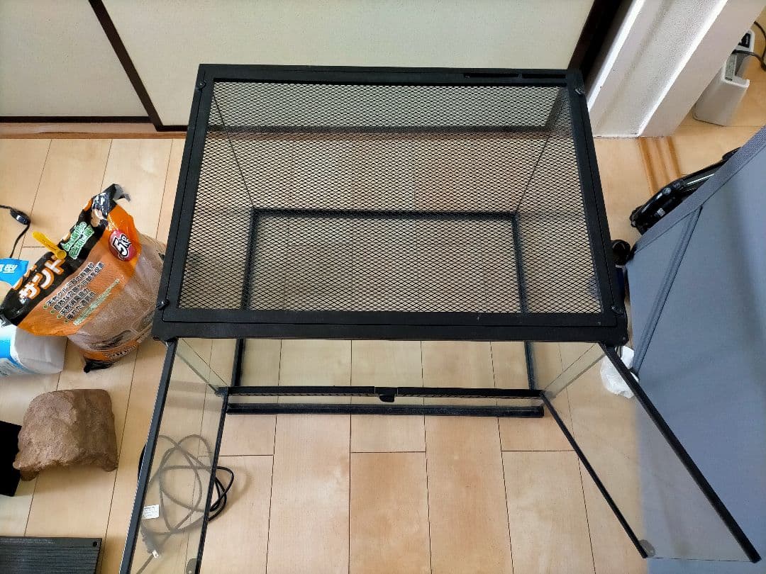 ガラス飼育ケージ メッシュカバー付き