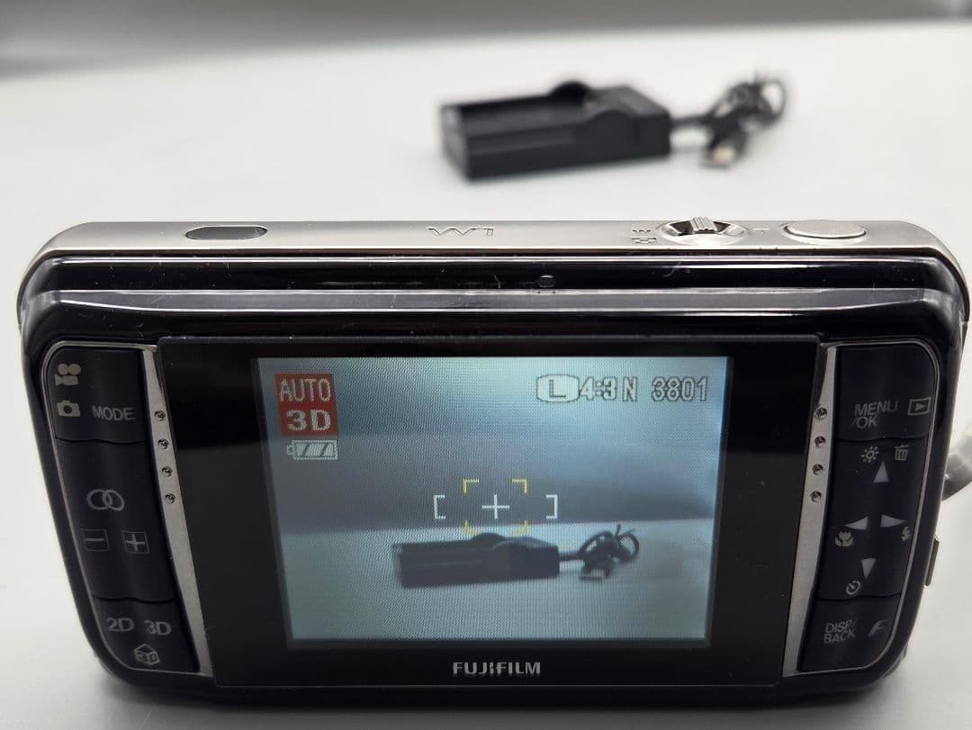 【レア品】3Dデジカメ　富士フィルム　 FinePix REAL 3D W1