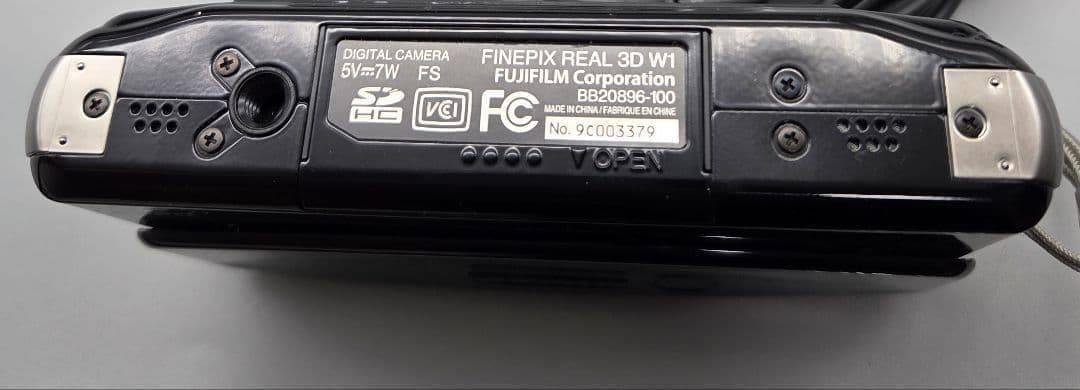 【レア品】3Dデジカメ　富士フィルム　 FinePix REAL 3D W1