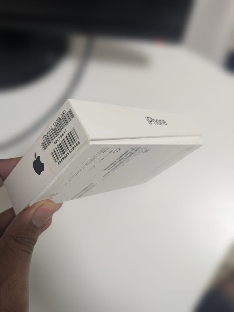 [New] iPhone 16 ブラック（箱と充電ケーブル付き）