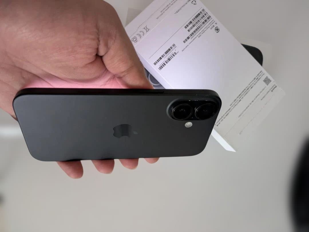 [New] iPhone 16 ブラック（箱と充電ケーブル付き）