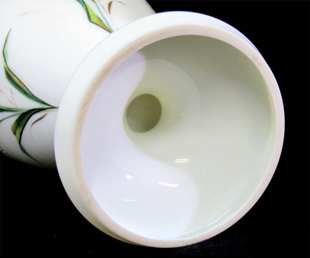 アンティーク フラワーベース 花瓶 ミルクガラス ヴァセリンガラス 草花 蝶