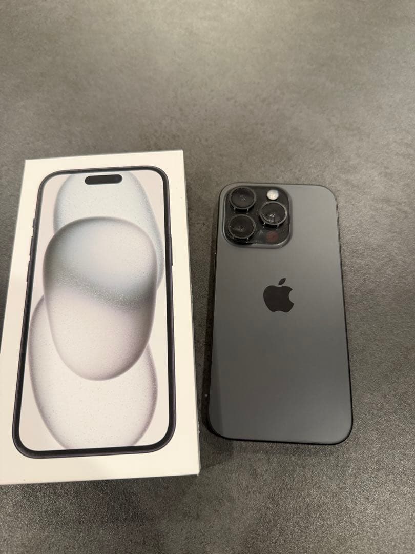 【極美品】Apple iPhone15Pro 本体　ブラックチタニウム