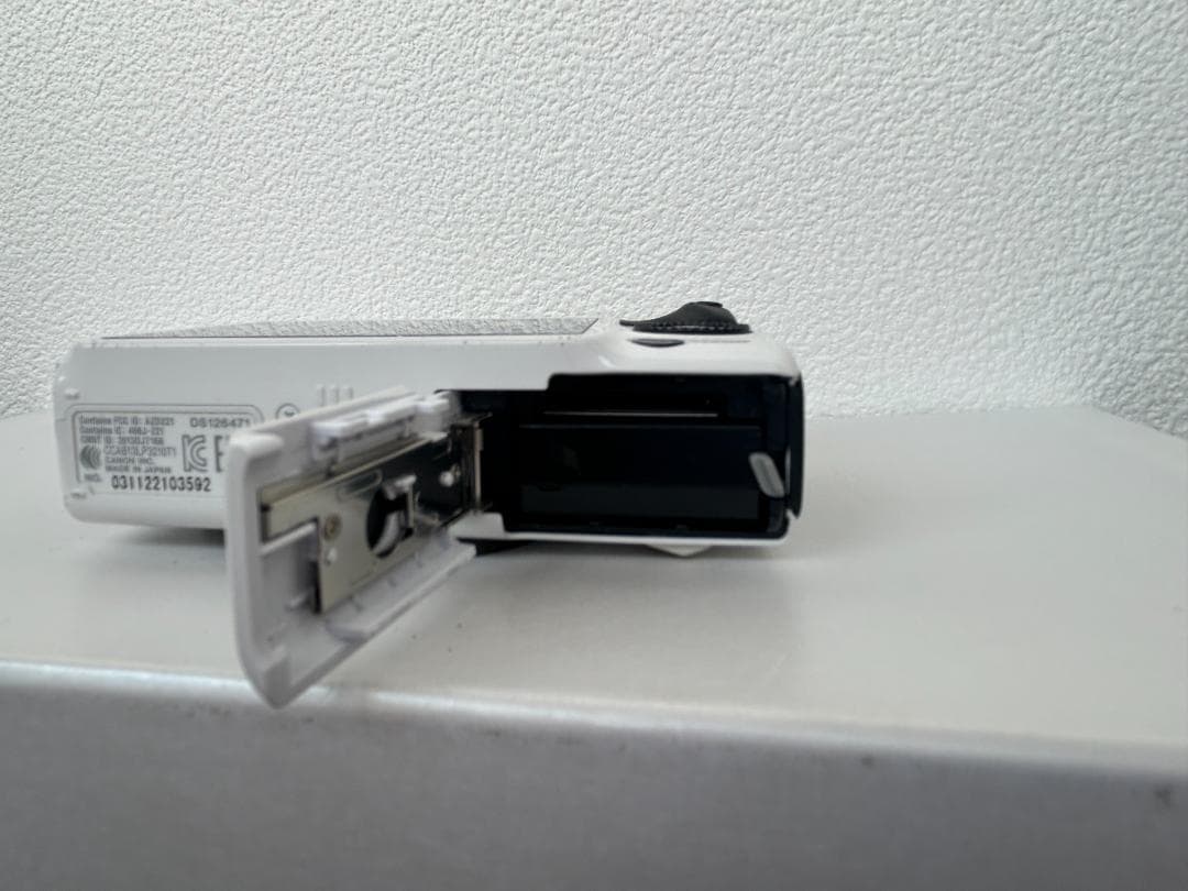 「美品」Canon EOS M2 ホワイト　ミラーレス一眼　コンパクトカメラ