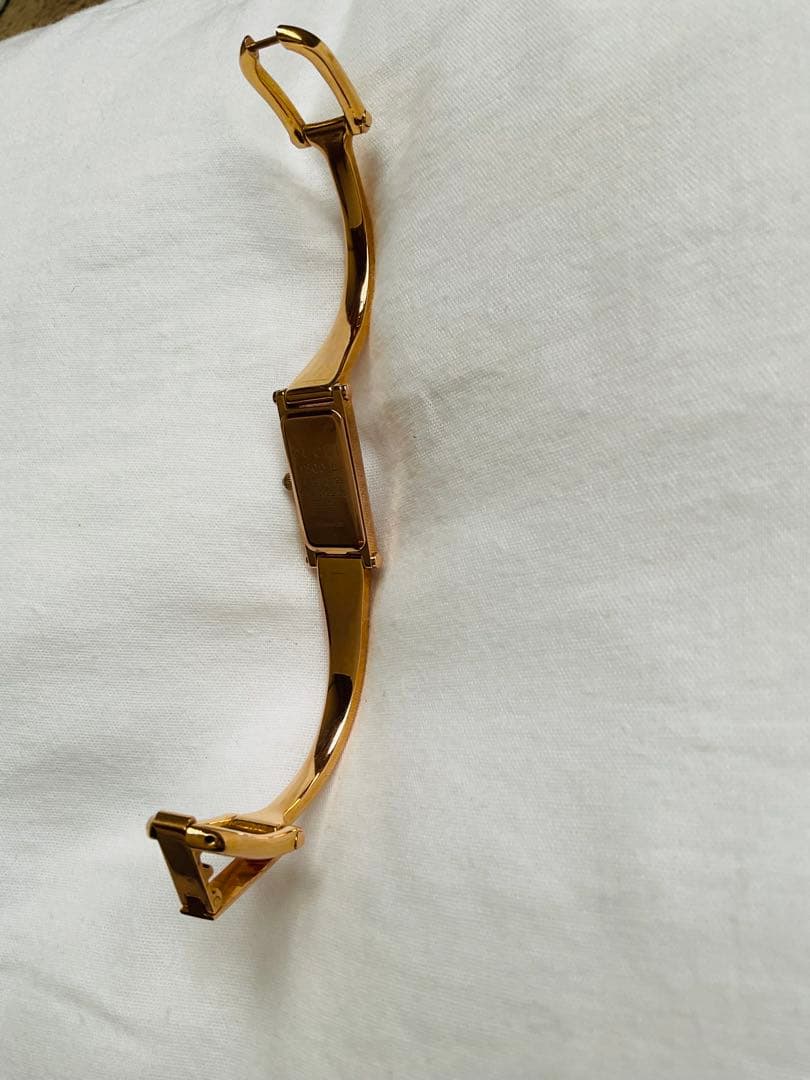 GUCCI グッチ　ゴールド　腕時計　文字盤シェル　1500L