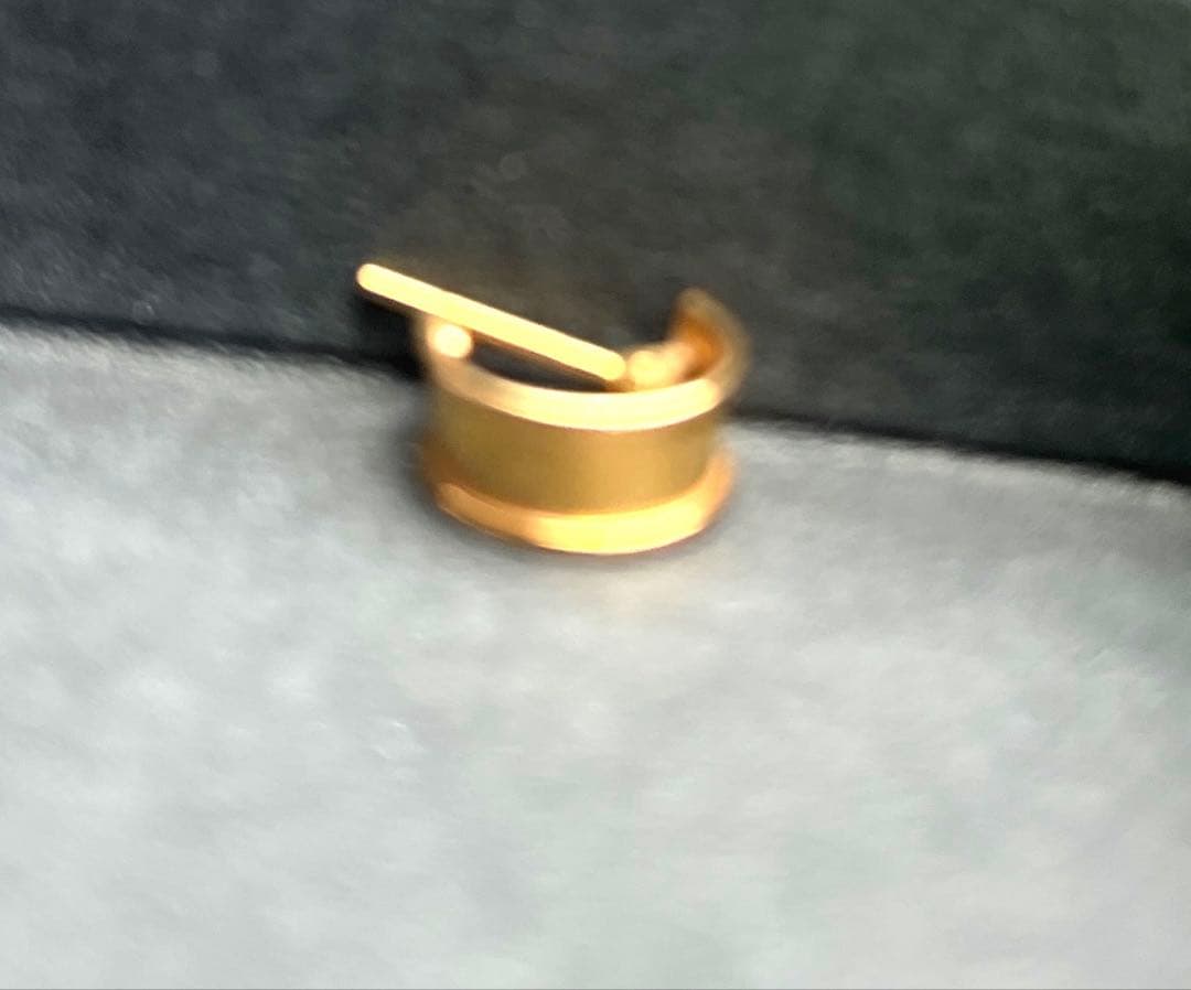 週末値引中　K18刻印あり18金　幅広フープピアス　片耳