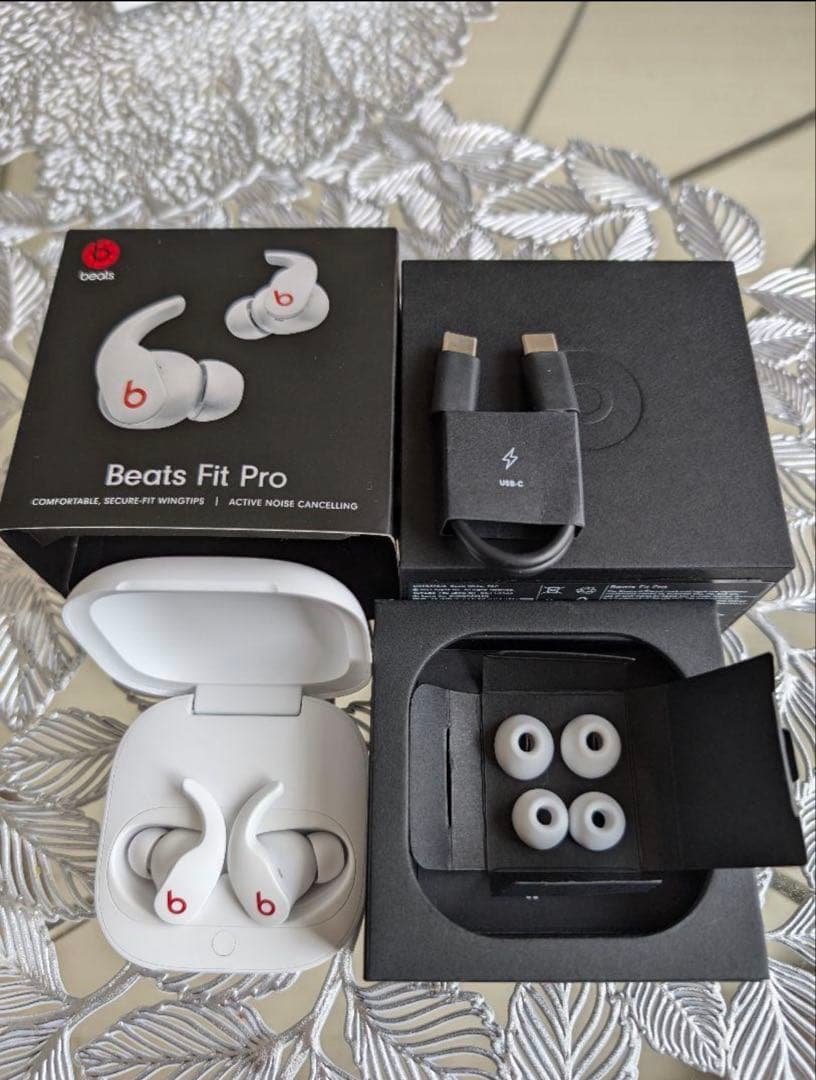 Beats Fit Pro ビーツフィット プロ　ホワイト　ワイヤレスイヤホン