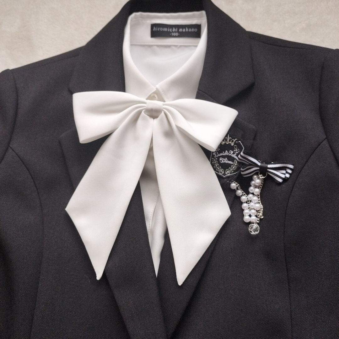 ヒロミチナカノ卒服女の子パンツスーツ　ブラック　ボウタイ　リボン　ブローチセット