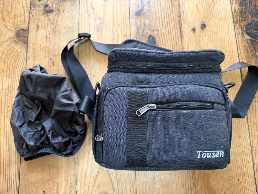 トラ　SONY α6700 本体 ILCE-6700とカメラバッグ