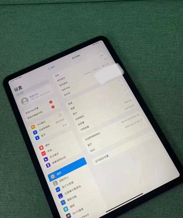 iPad Pro (第2世代) 11インチ 256GB スペースグレイ Wi-…