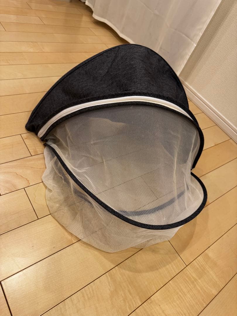 Vinona ベビーベッド ダークグレー キャスター付き