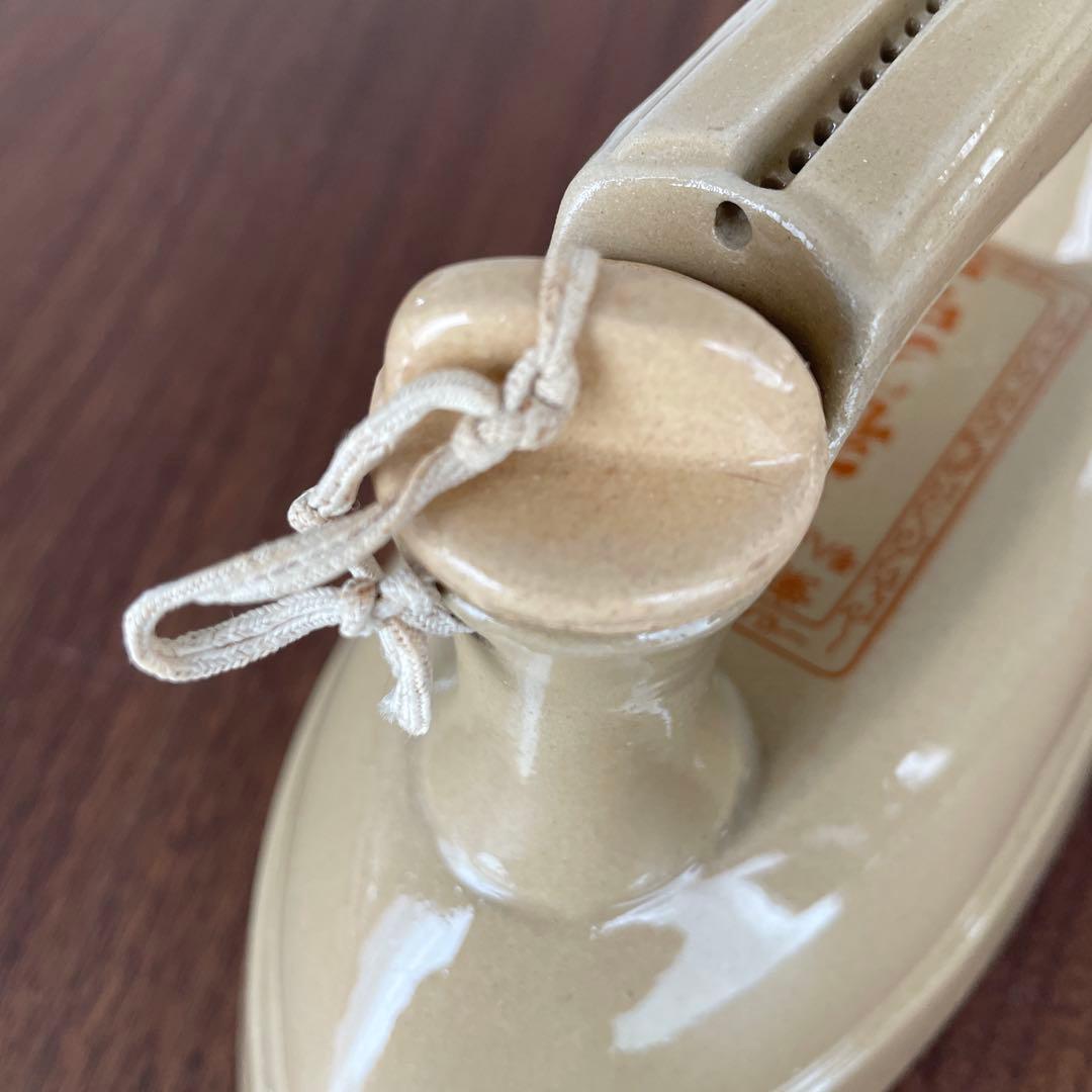 三徳アイロン 陶製アイロン レトロ アイロン クリーム色【戦中貴重資料】