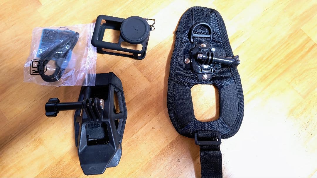 dji Osmo Action 多機能充電ハンドルとその他ツール