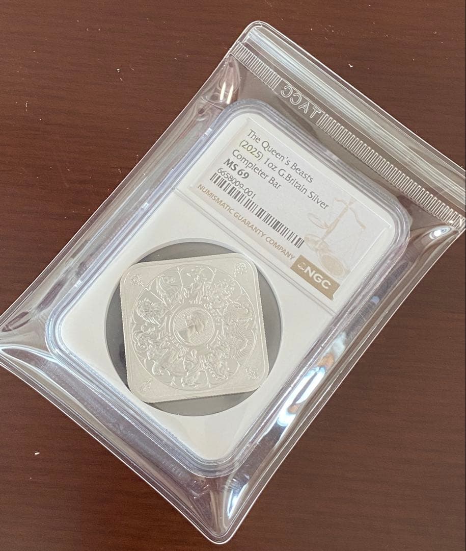 ☆大人気鑑定済み☆クイーンズビースト コンプリーター 1オンス シルバーバー