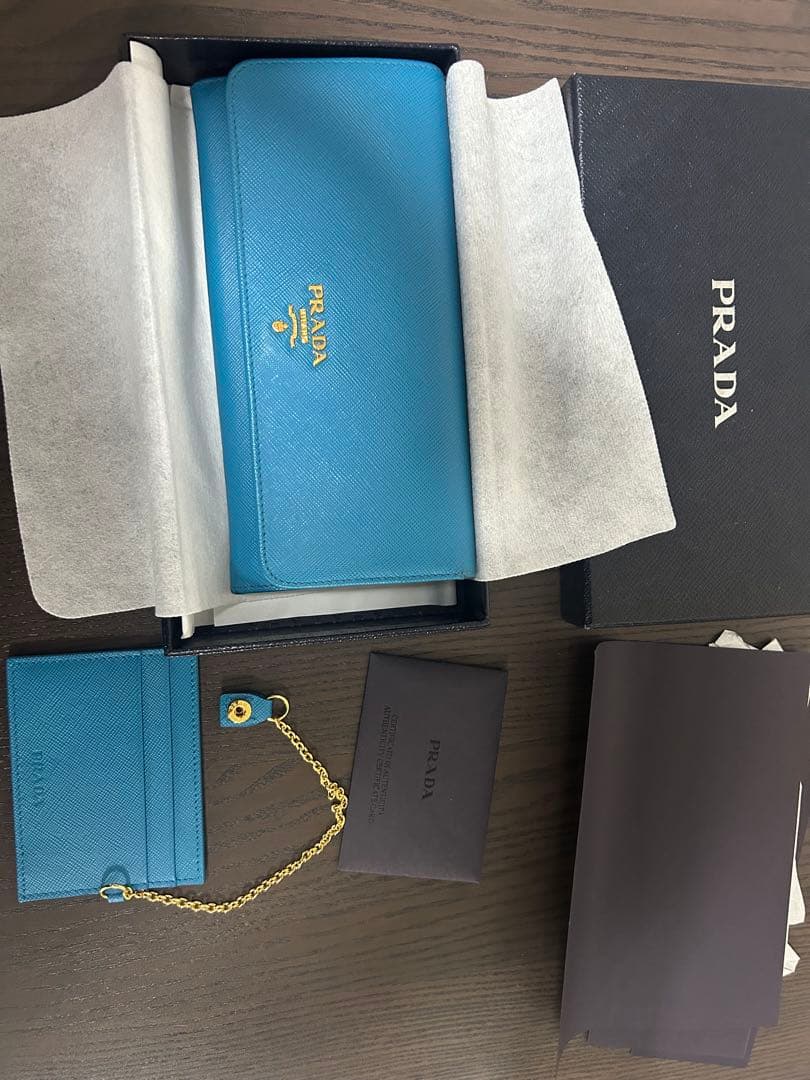 PRADA ブルー レザー 長財布