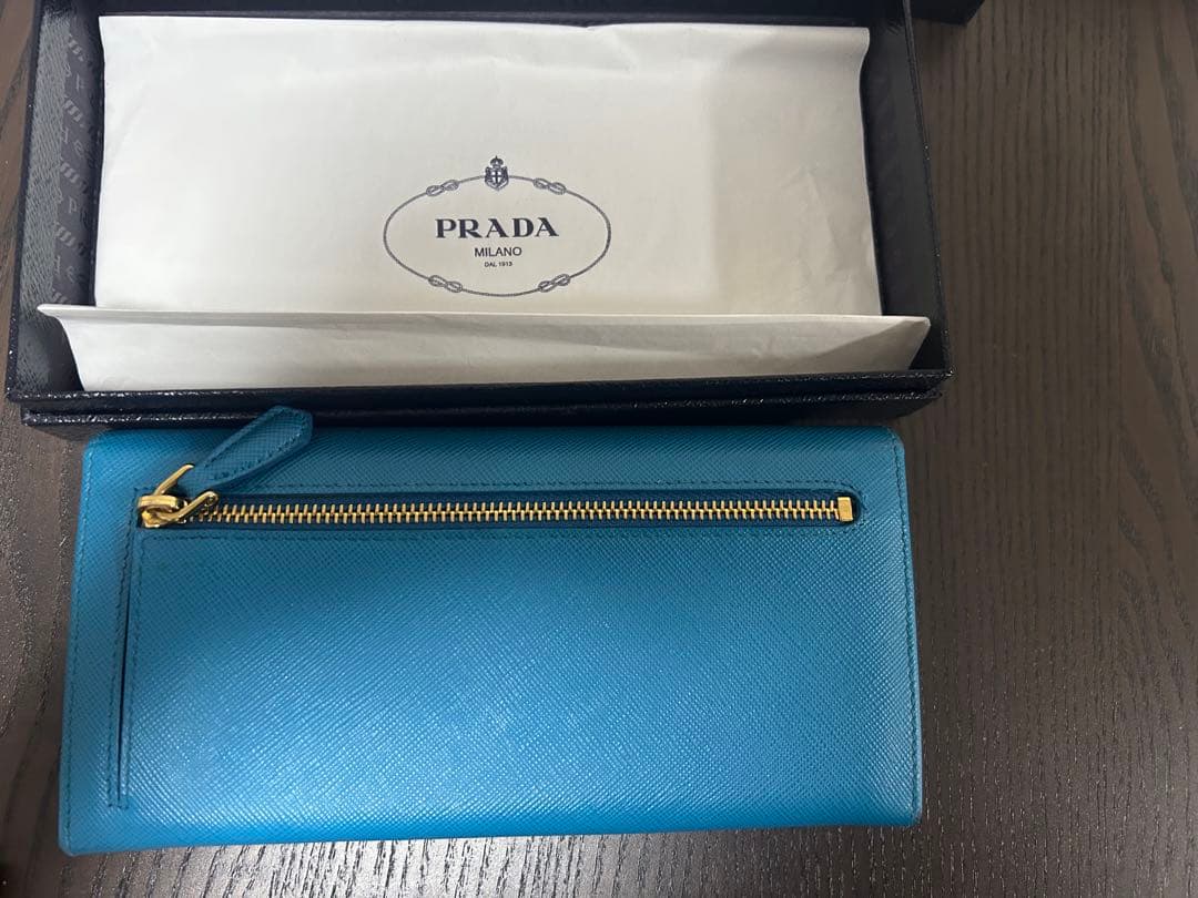 PRADA ブルー レザー 長財布