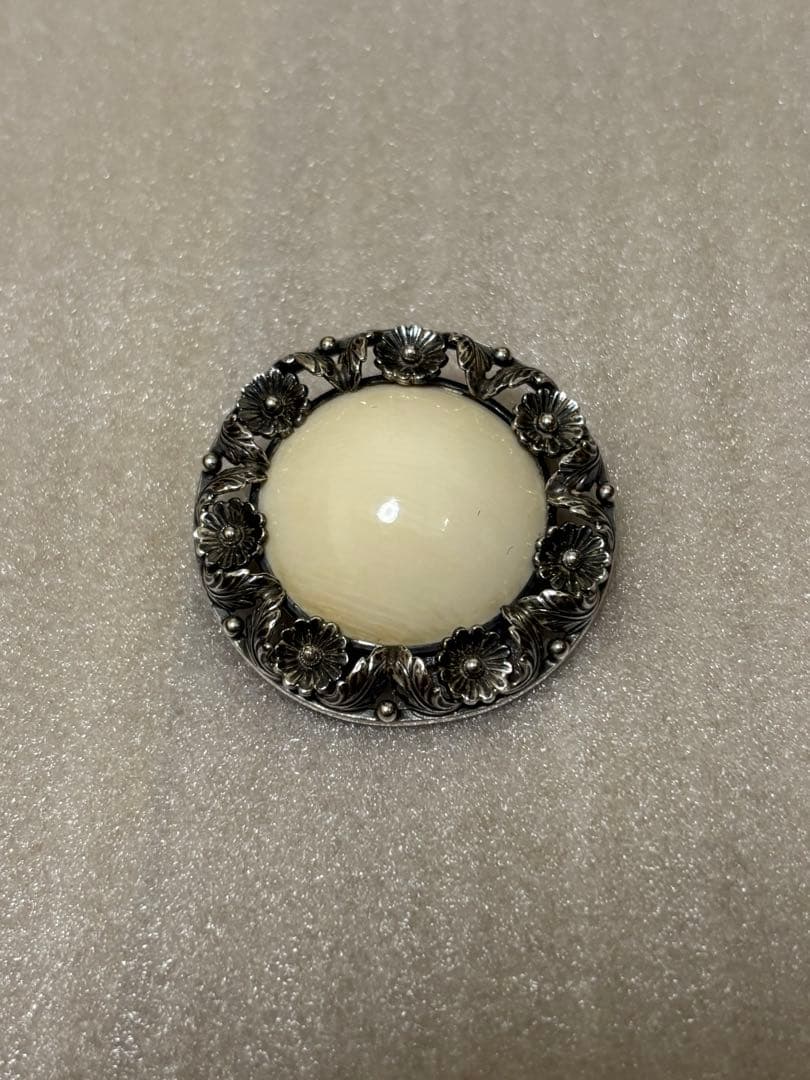 N.E. From フロム　シルバーブローチ