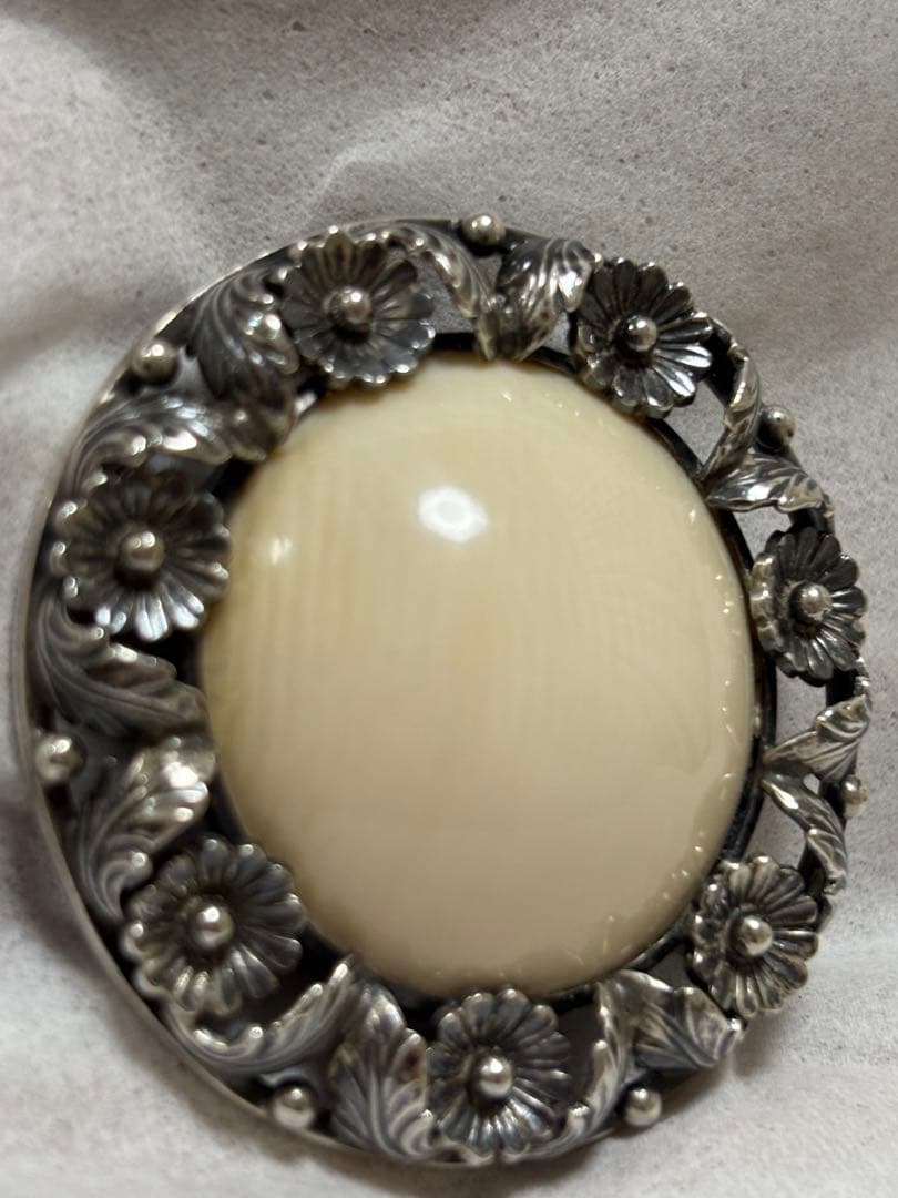 N.E. From フロム　シルバーブローチ