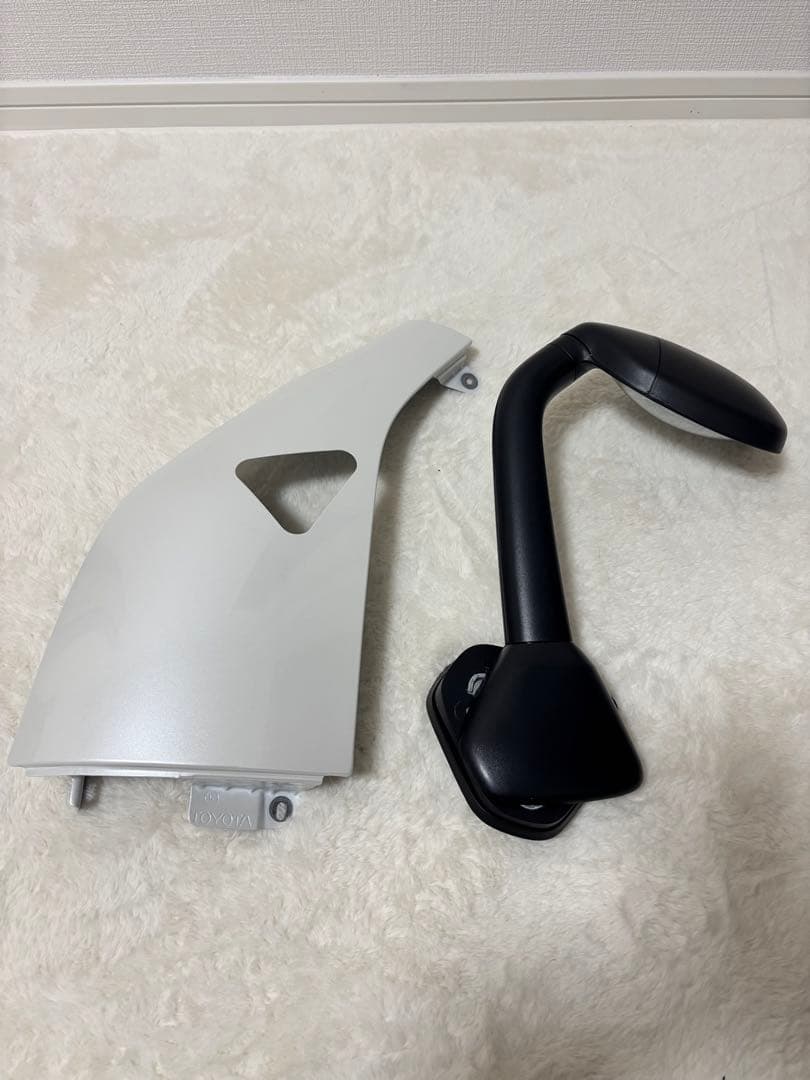 納車即外し　ハイエース　純正ガッツミラー・コーナーパネル　カラー070