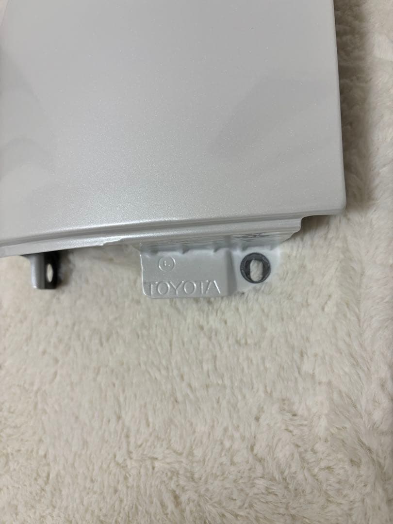 納車即外し　ハイエース　純正ガッツミラー・コーナーパネル　カラー070