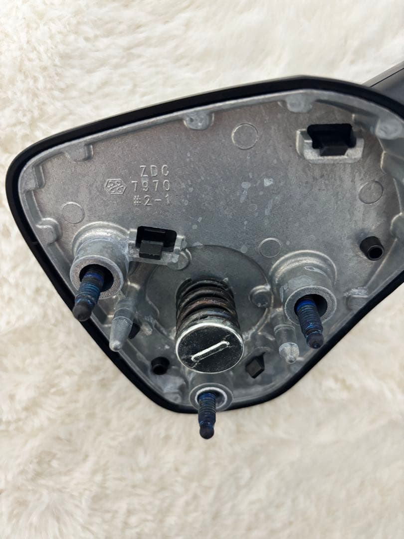 納車即外し　ハイエース　純正ガッツミラー・コーナーパネル　カラー070