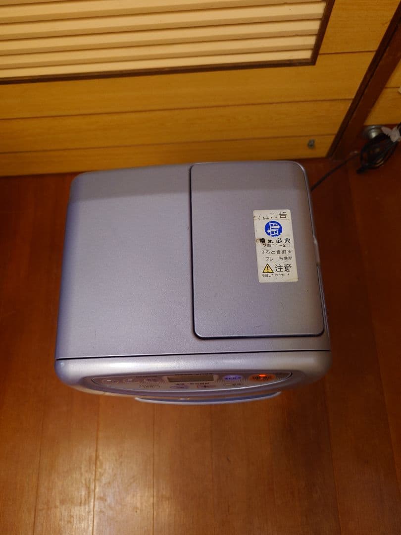 １番小さなタイプのダイニチ 石油ブルーヒーター。