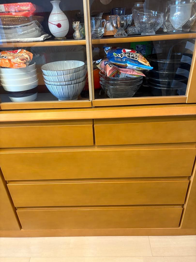 食器棚 ガラス扉 引出し 引き戸 ブラウン キッチンボード カップボード うつわ