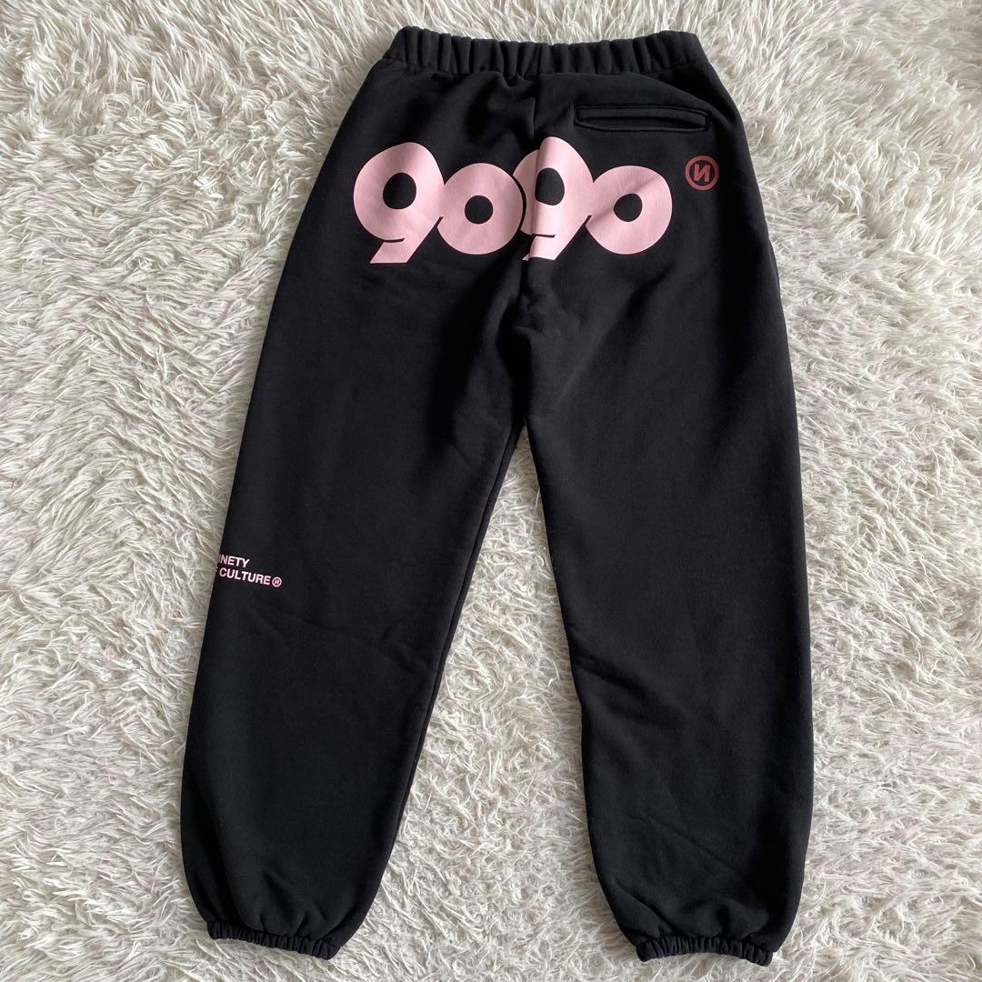 初心者です9090 フード付きセットアップ　ブラック　ピンク　ロゴ