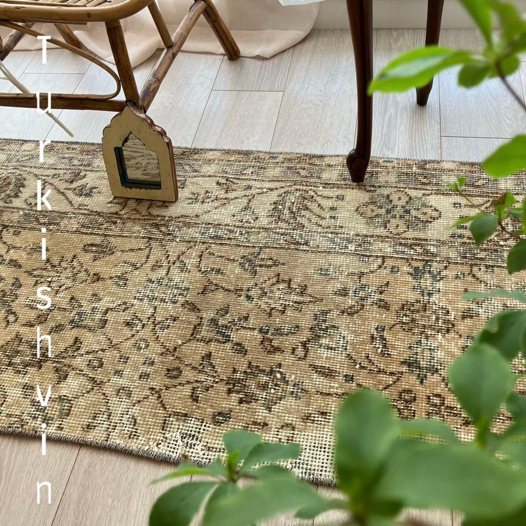 キャラメルベージュ55×119✳︎フラワー　L字デザイン　トルコヴィンテージラグ