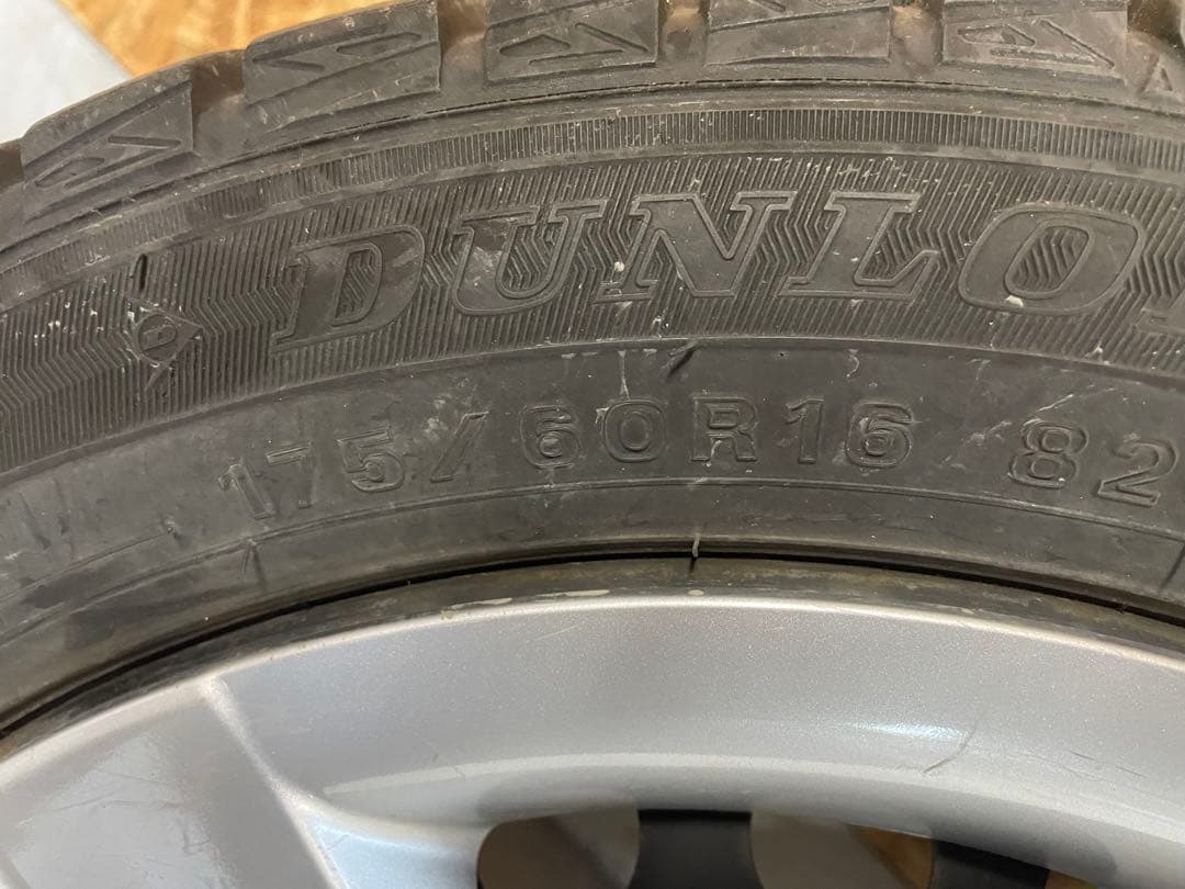 トヨタラクティス純正　タイヤホイールセット　175 60 16