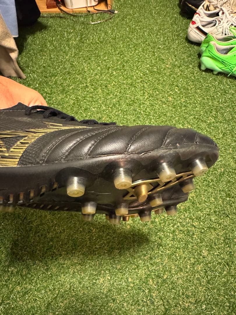 ひ*ろ様 モレリアネオ4β 限定カラー 27.0cm ブラック×ゴールド