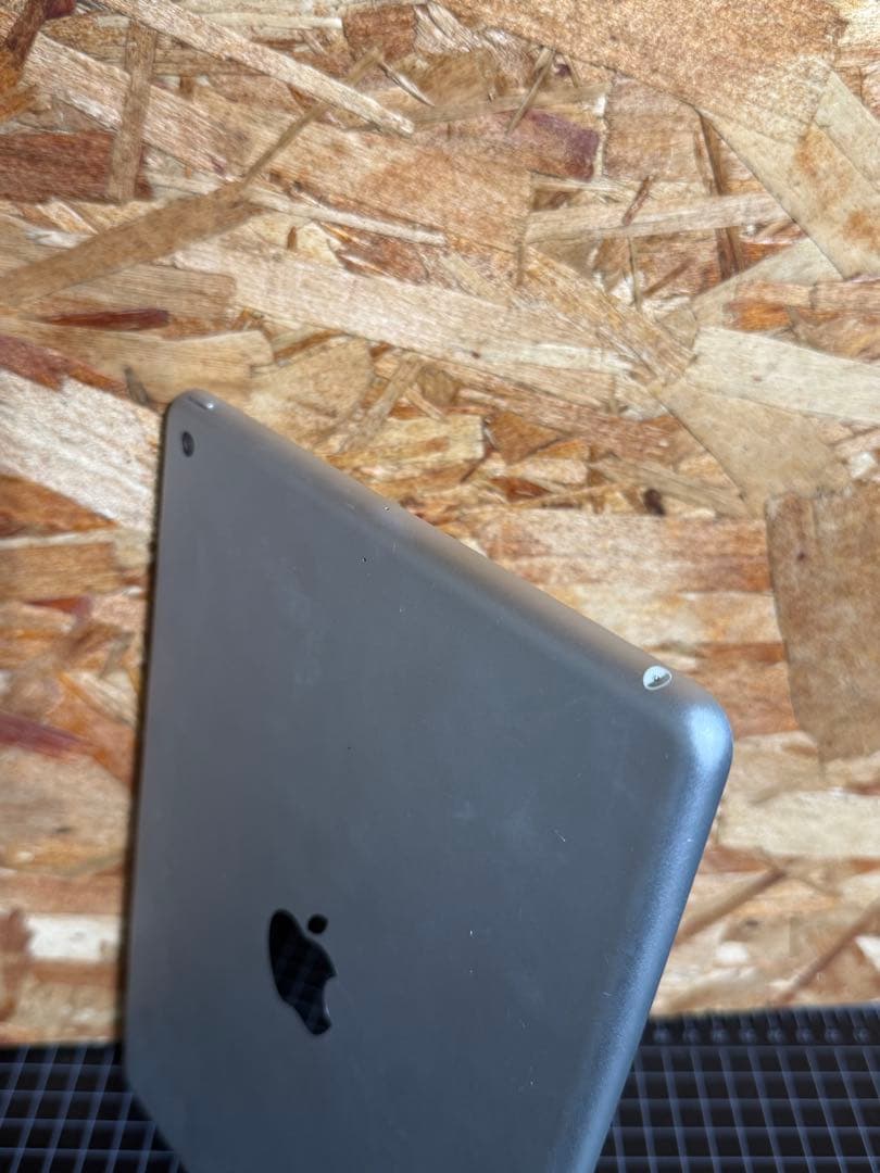 Apple iPad 第５世代)Wi-Fi 32GB シルバーMP2G2J/A