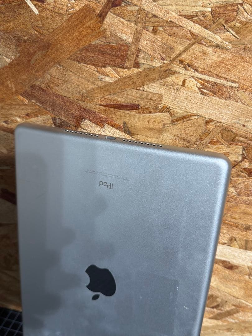 Apple iPad 第５世代)Wi-Fi 32GB シルバーMP2G2J/A